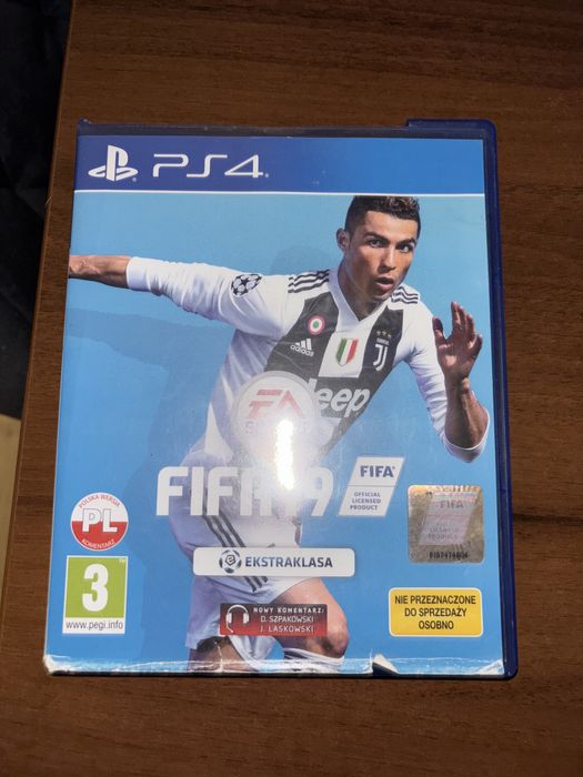 Play Station 4 plus 5 gier.