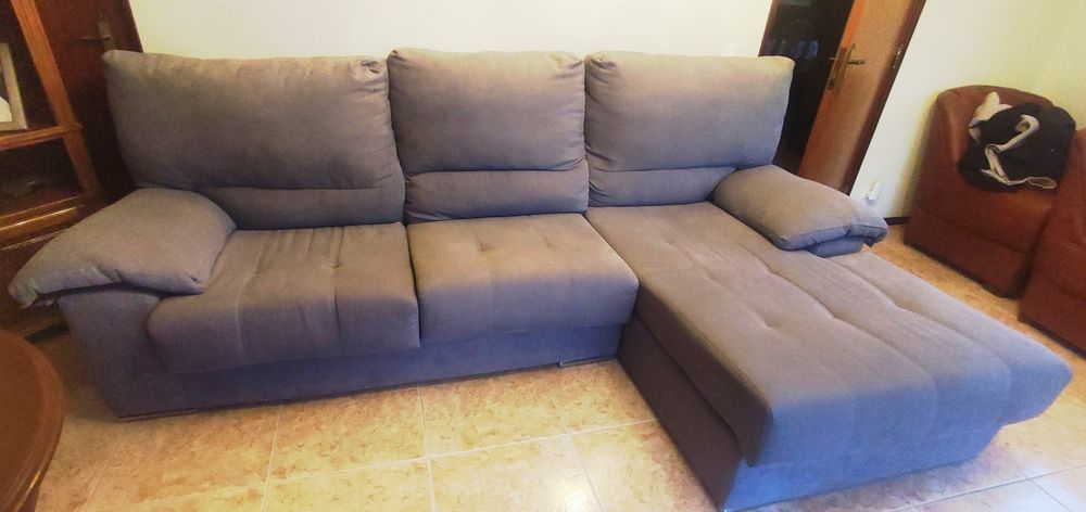 Sofá com chaise longue