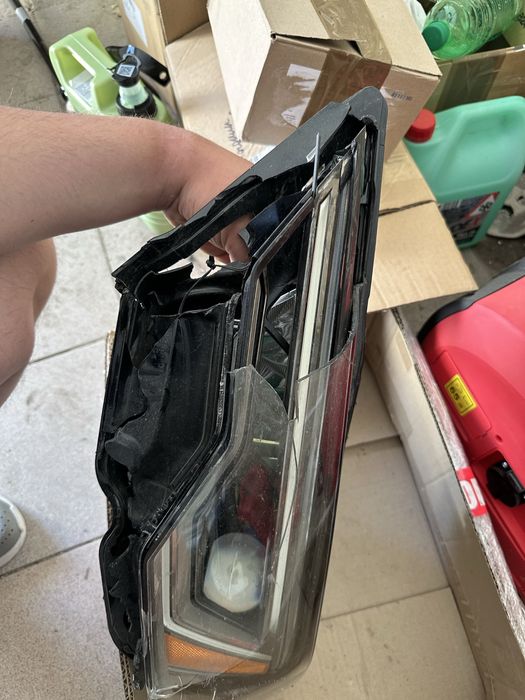 Фара Ауди А6 С8