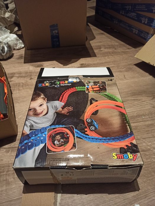 Tor samochodowy Flextreme Smoby wraz z zestawem super pętli