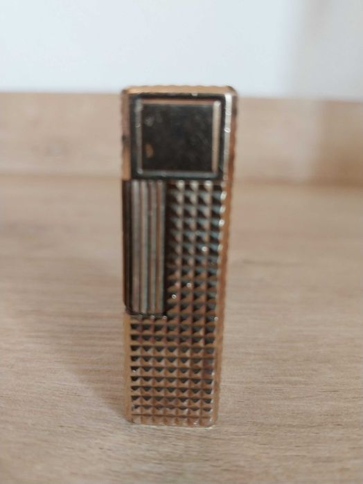 Isqueiro Dupont (em ouro)