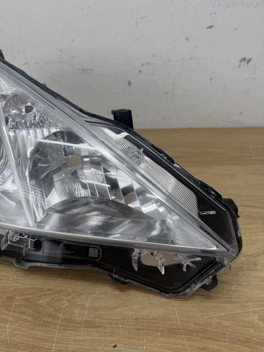 Lampa prawy przod Toyota Prius plus + 12-15r, oryginal, Europa