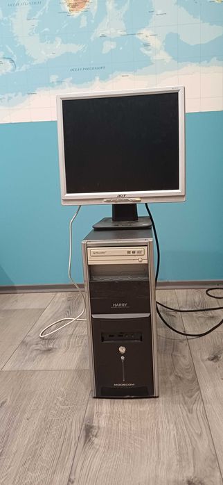 Komputer - procesor AMD Phenom 4 GB RAM + Monitor + karta sieciowa zew