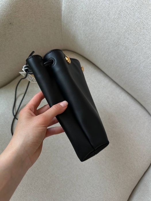 Сумка Loewe Pebble Pouch in Smooth Calfskin Black