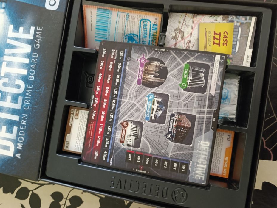 Detective a modern crime board game