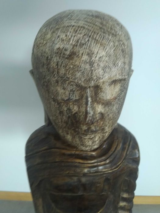 Estatueta Monge Oriental – Artesanal - Madeira Exótica