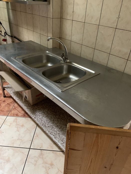 Продаються виробничі столи