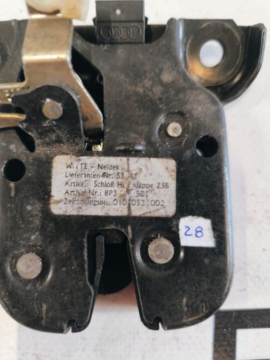 Ficheira Da Mala VW PASSAT B8