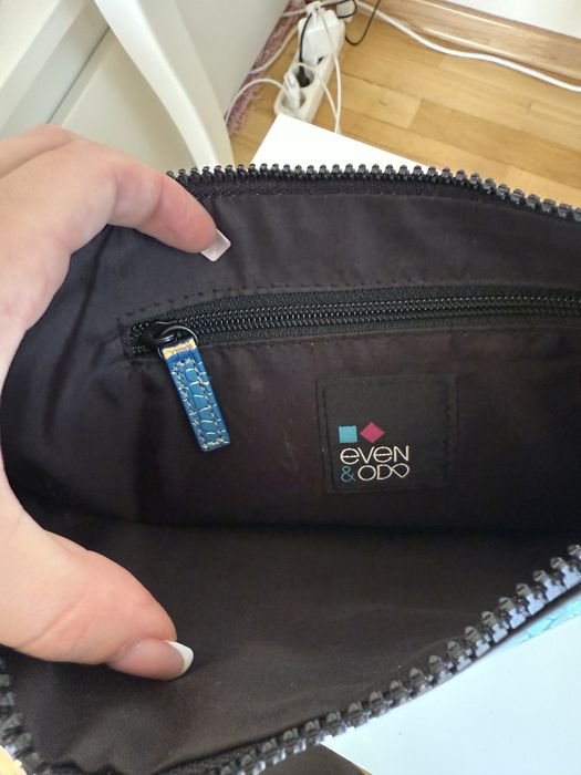 Kolorowa opalizująca kopertówka Even& Odd do ręki