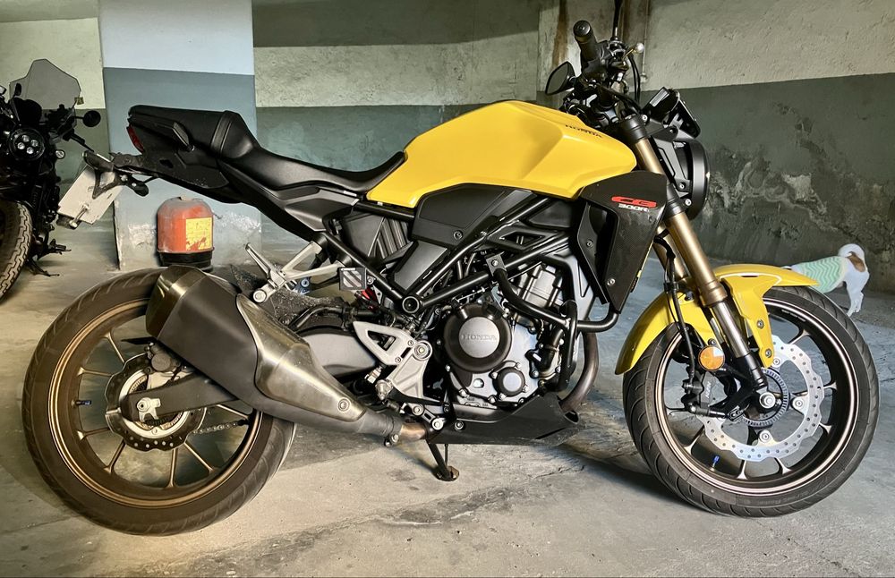 Honda CB 300R 2023 - muitos extras