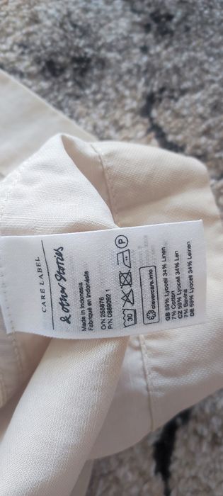 Jasna krótka spódniczka