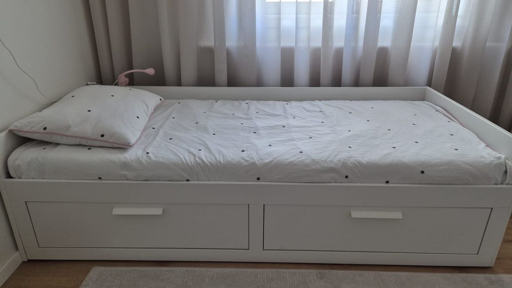Cama individual/dupla BRIMNES com 2 gavetas + 2 colchões IKEA