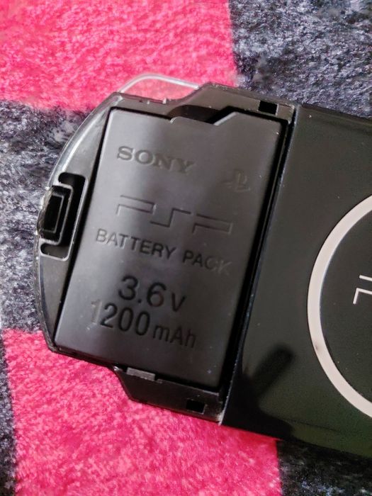 PSP 3004 + Jogos; capa e cartão de memória