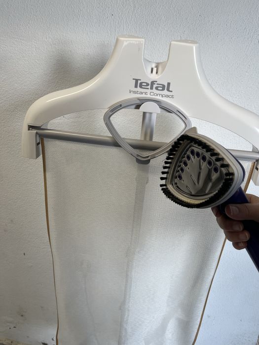 Vendo ferro a vapor vertical da Tefal como novo vendo por falta espaço