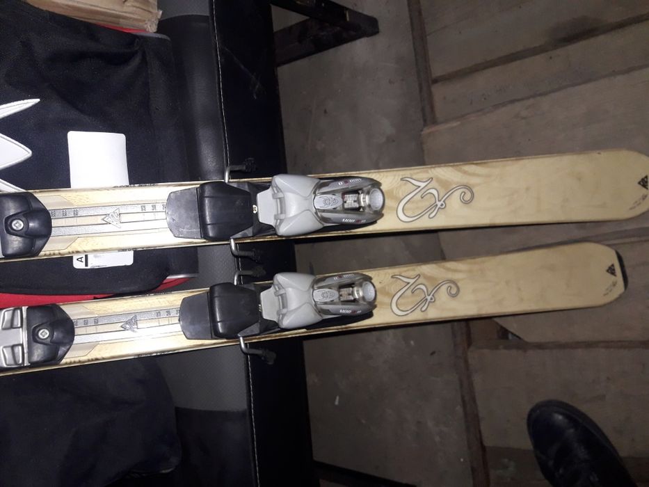 Горные лыжи с креплением