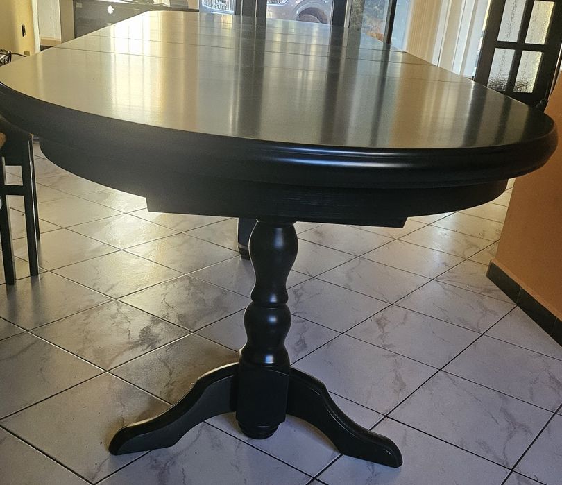 Stół drewniany z 14 krzeslami