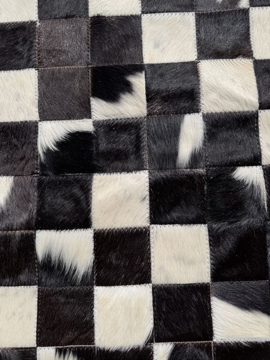 Tapete Pele de Vaca Verdadeiro - IKEA KORNUM 170x240 – Couro Natural (Patchwork) | Peça de Design