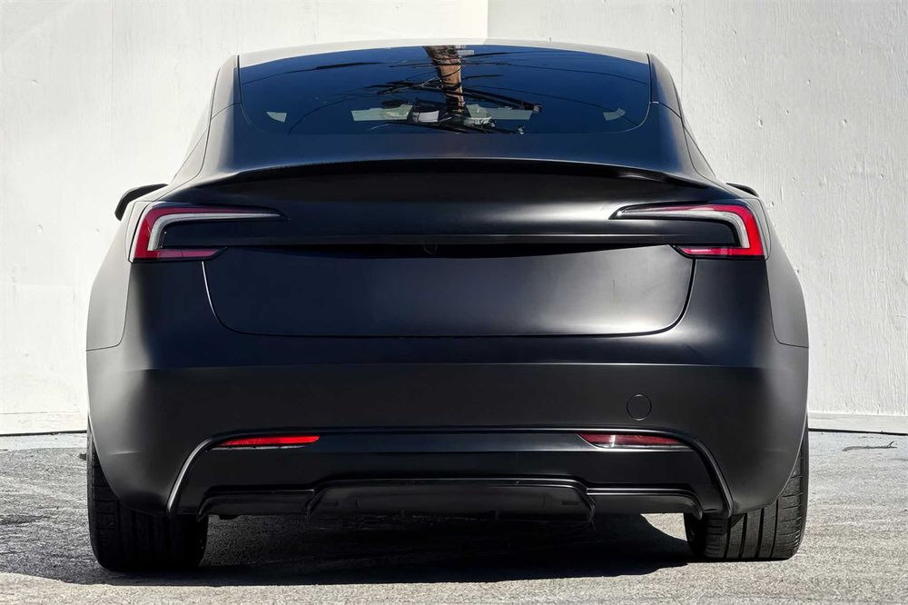 Tesla Model 3      2024