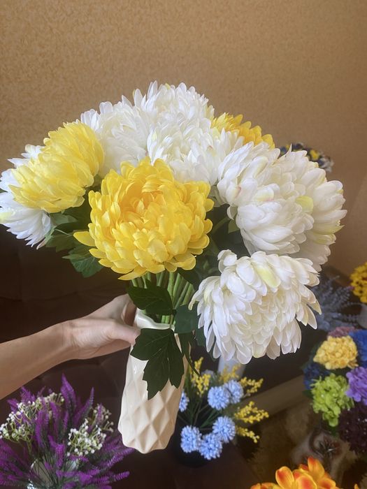 Декор красиві квіти гербери та інші