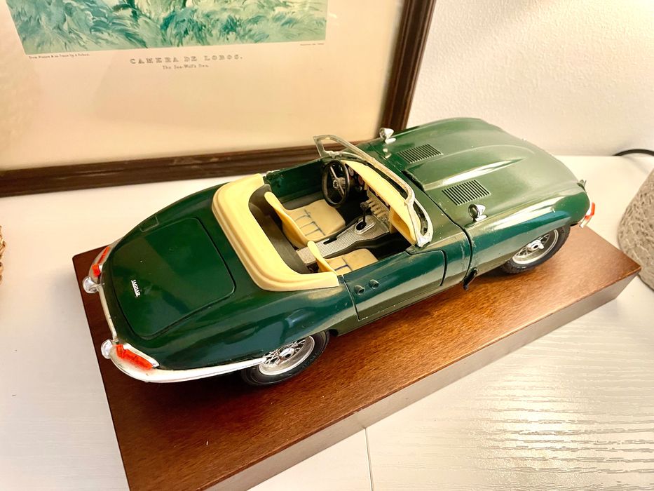 Miniatura Jaguar “E” Cabriolet