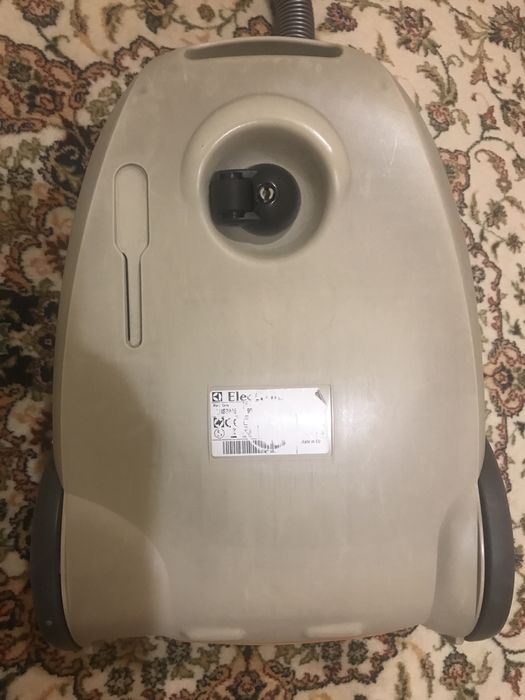 Пилосос Electrolux 1800w
