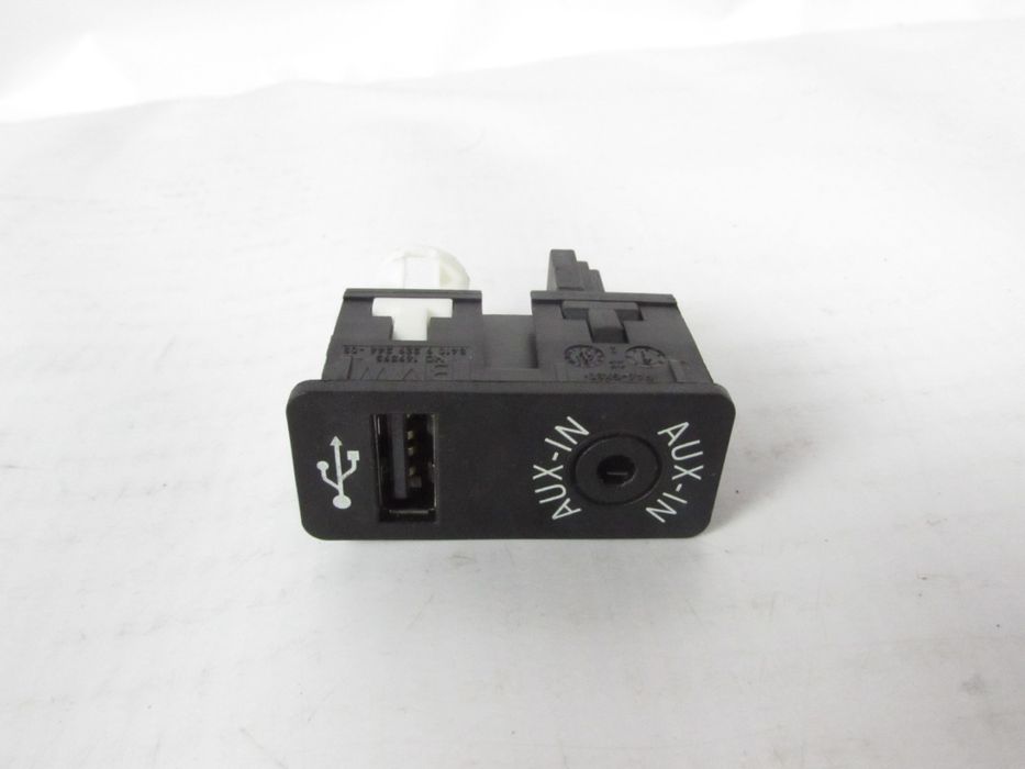 BMW 1 USB/AUX-IN Socket, Ref: 84109226246
