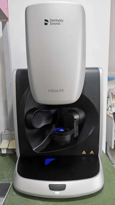 Scanner InEos X5 + Calculator + Soft SW22 - Densply Sirona