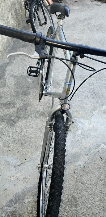 Bicicleta cinzenta