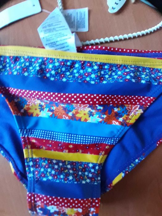 Яскраві плавки від купальника, 12 розмір.
Red Herring