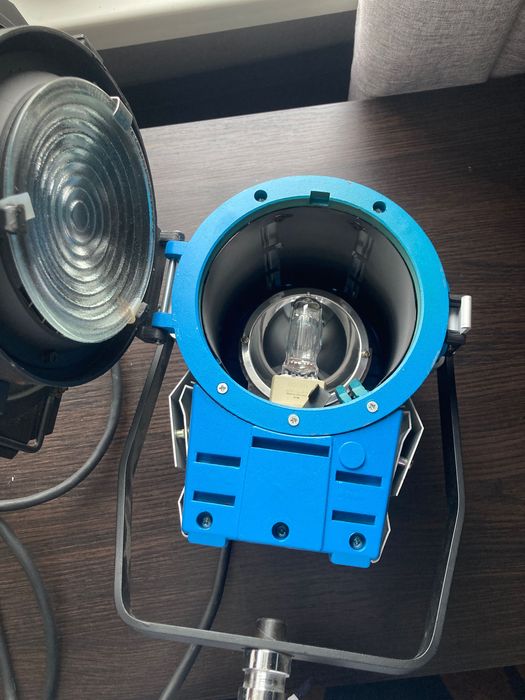 Постійне студійне світло з лінзою Френеля. 1000w