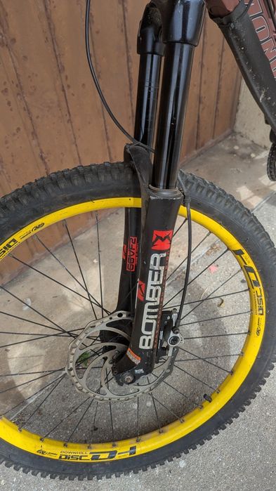 Bicicleta freestyle/downhill mondraker