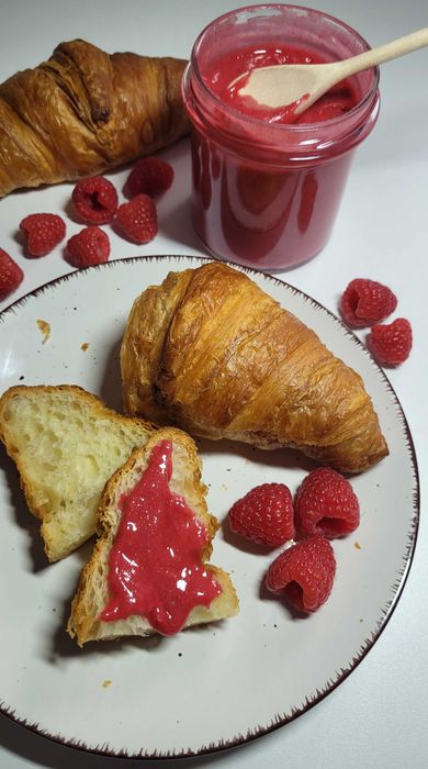 Naturalny miód z maliną 400g – polski miód prosto z pasieki z maliną.