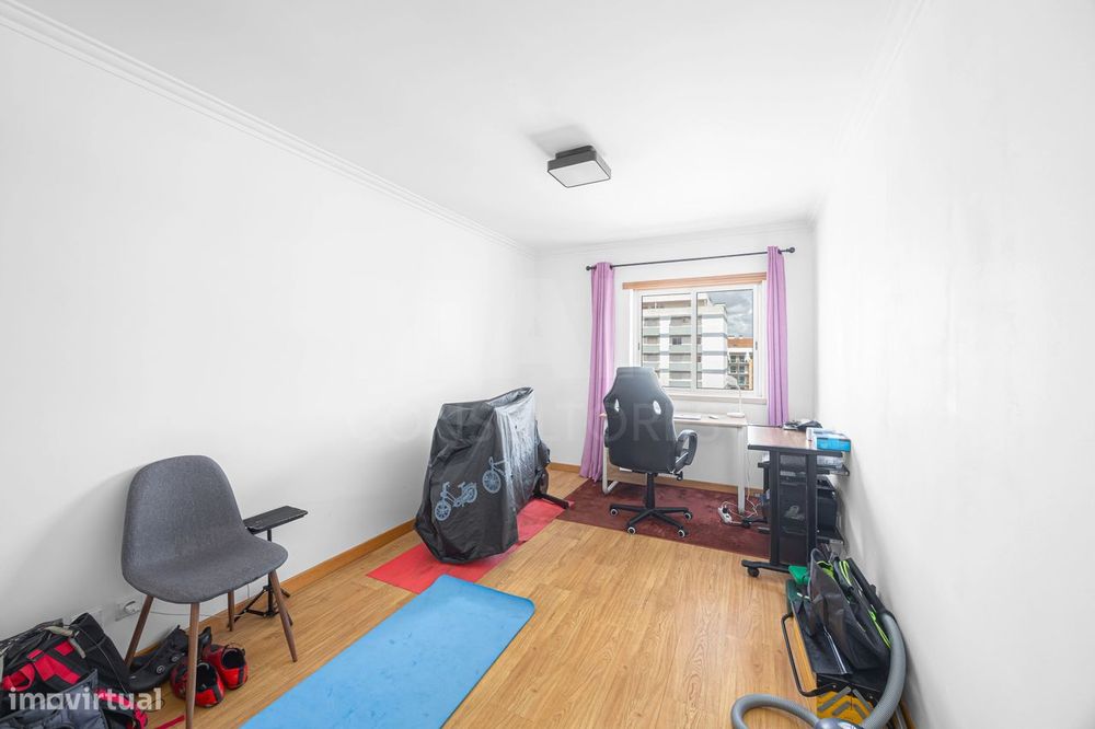 Apartamento T3 no Centro do Carregado | Parqueamento e Arrecadação