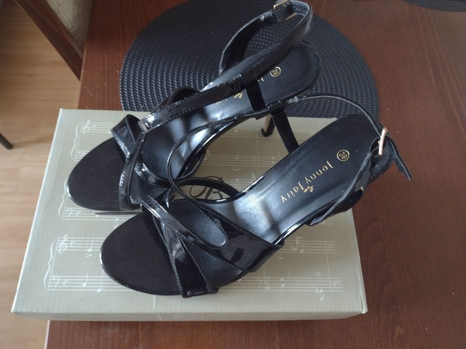 Buty letnie na obcasie