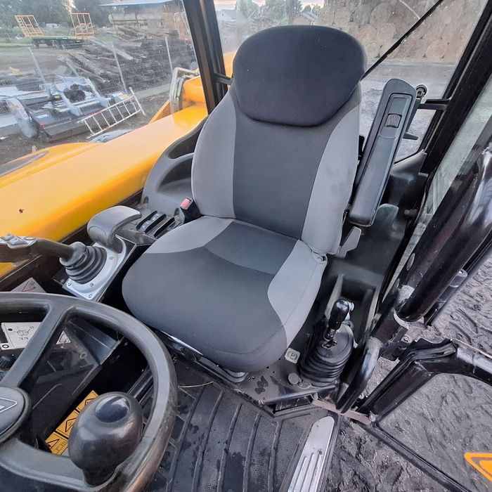 Sprzedam  ładowarkę  JCB 550 80