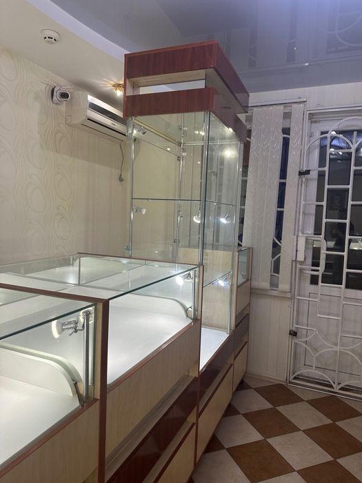 Продаж комерційної нерухомості: офіс та магазин