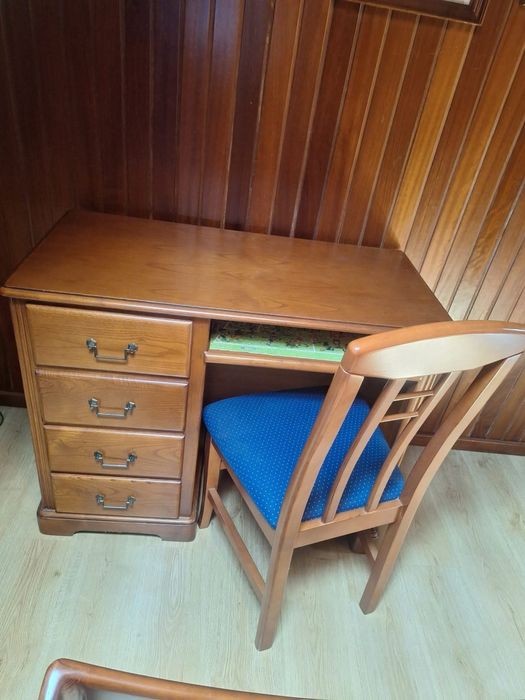 Vende se secretaria com cadeira