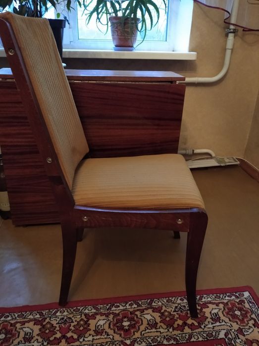 Стільці меблеві дерев'яні