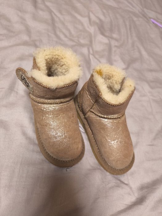 Продам детский угги в хорошем состоянии