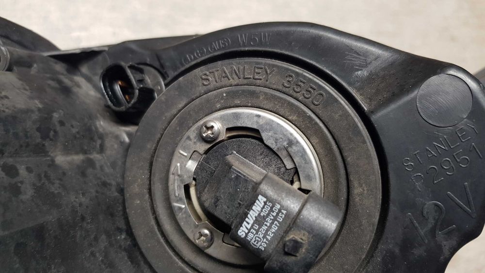 Фара ліва Mazda 3 BK 2003-2009p. Stanley Європа