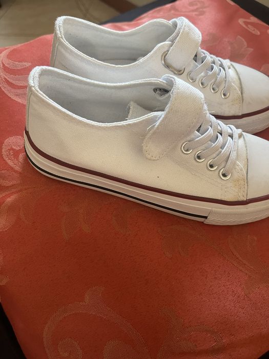 Sapatilhas brancas menina