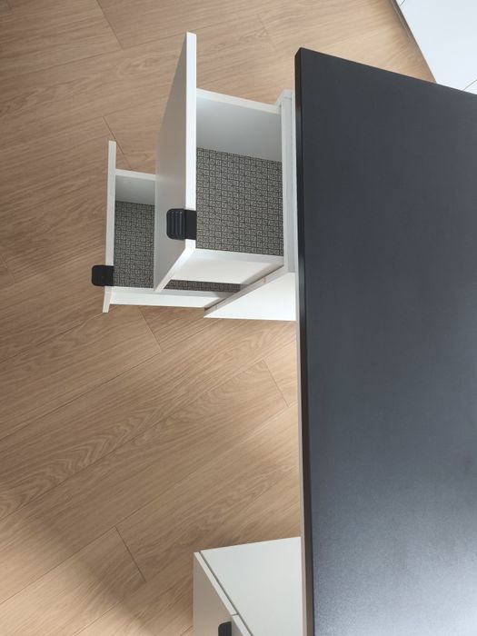 Sprzedam biurko 
szerokość