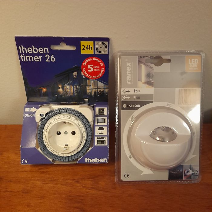 Tomada com relogio e sensor