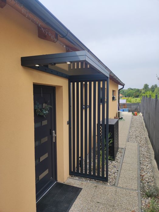 Daszek nad drzwi wiatrołap