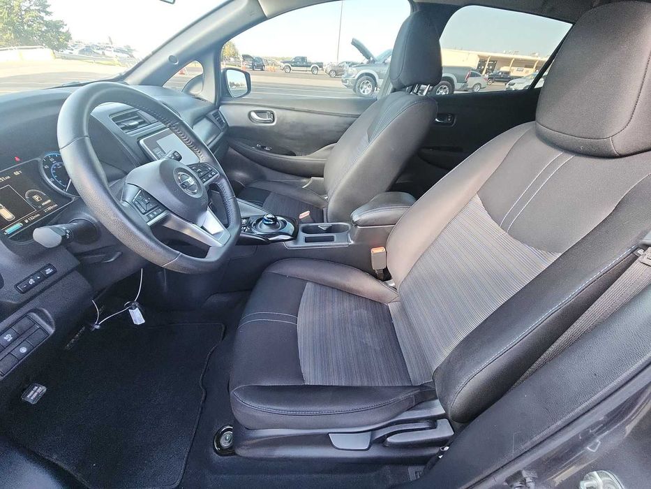 2020 Nissan LEAF SV ціла машина