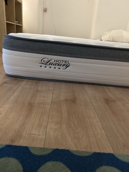 Colchao quase novo e super confortavel