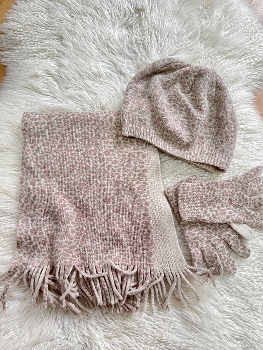 Зимняя удлиненая куртка Chicco. В Подарок шапка, шарф, перчатки