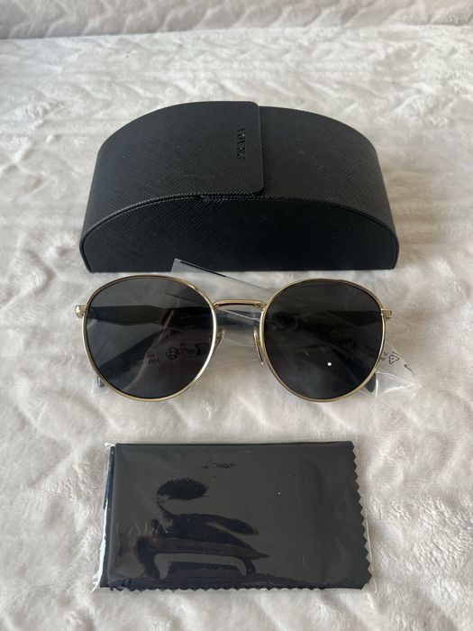 Okulary przeciwsłoneczne PRADA – model PR 56ZS