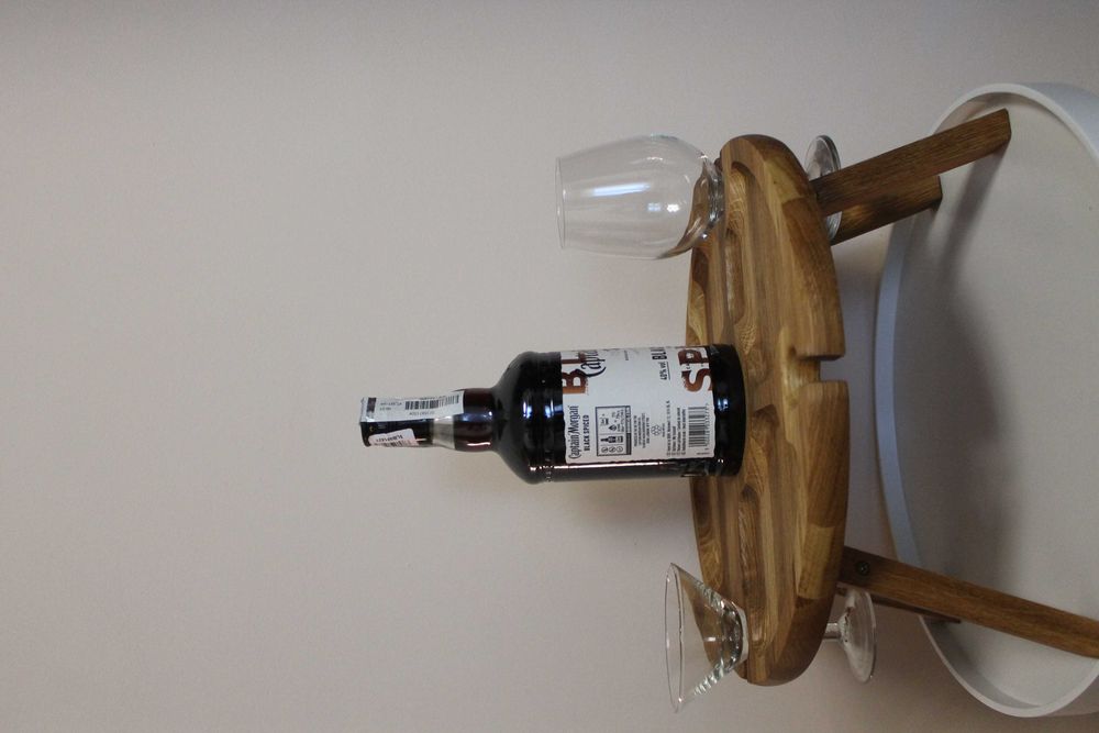 Столик для подачі вина . Винний столик. Менажниця