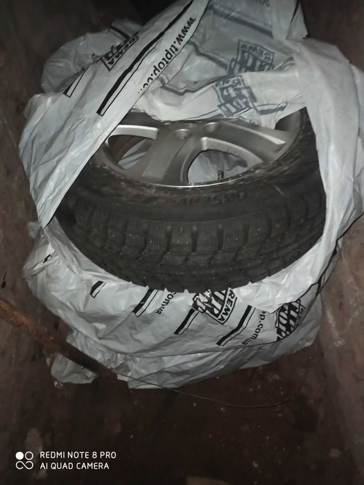 Резина зима тойо (Япония)почтит новая на литых дисках R17почти новая .